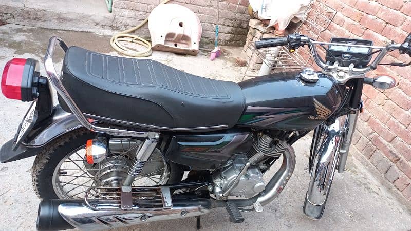 Honda CG 125 Black 3