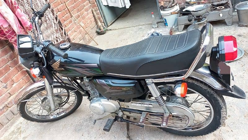 Honda CG 125 Black 6