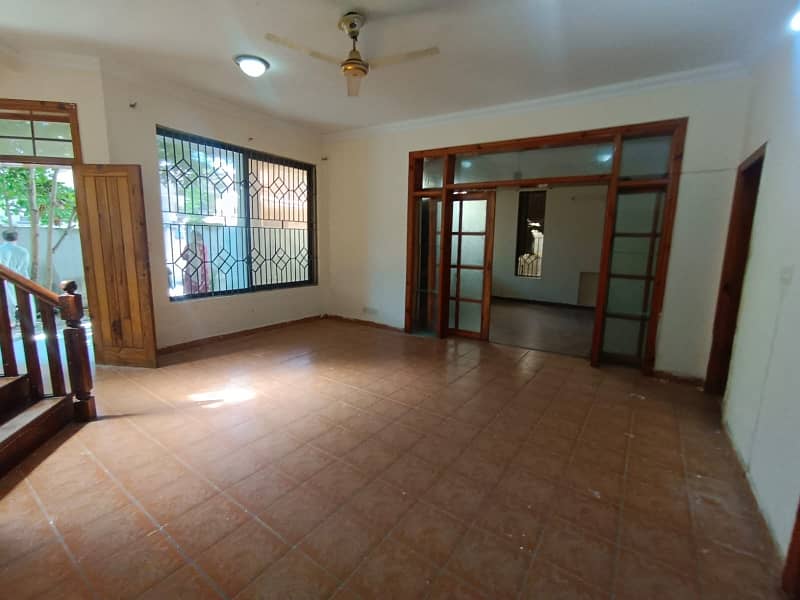 Double Storey House For Rent Six Bed Room Six Washroom Two TV Lounge Car Porch 3