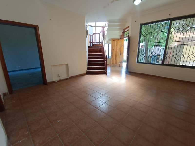 Double Storey House For Rent Six Bed Room Six Washroom Two TV Lounge Car Porch 5