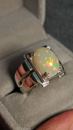 Stunning Ring of Natural Milky White Fire Opal opel