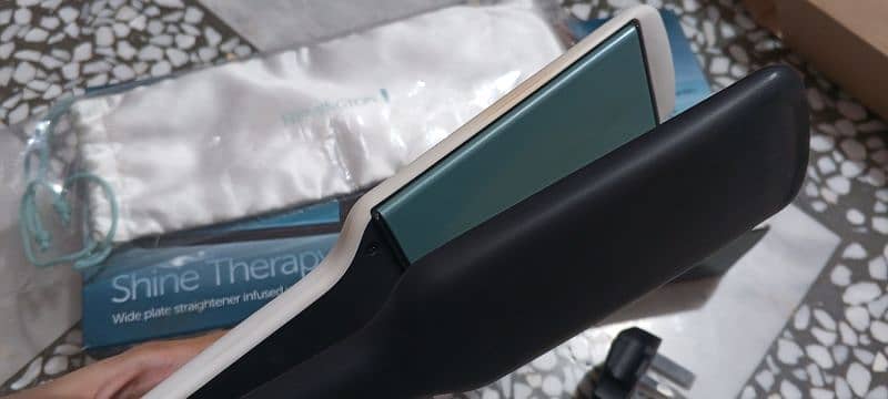 original Remington hair straightener. . model (shine therapy) 4