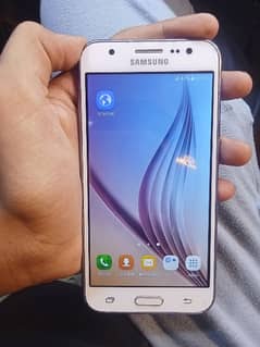 Samsung j5 2gb 16gb phone  an box an charger