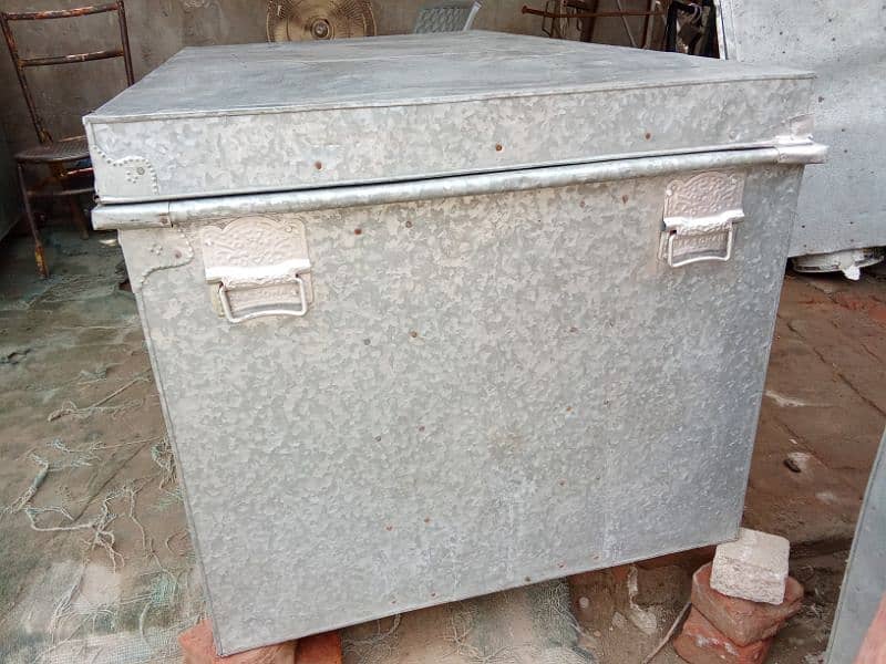 5 foot Paiti Trunk Available for sale in very Cheap Rates 14