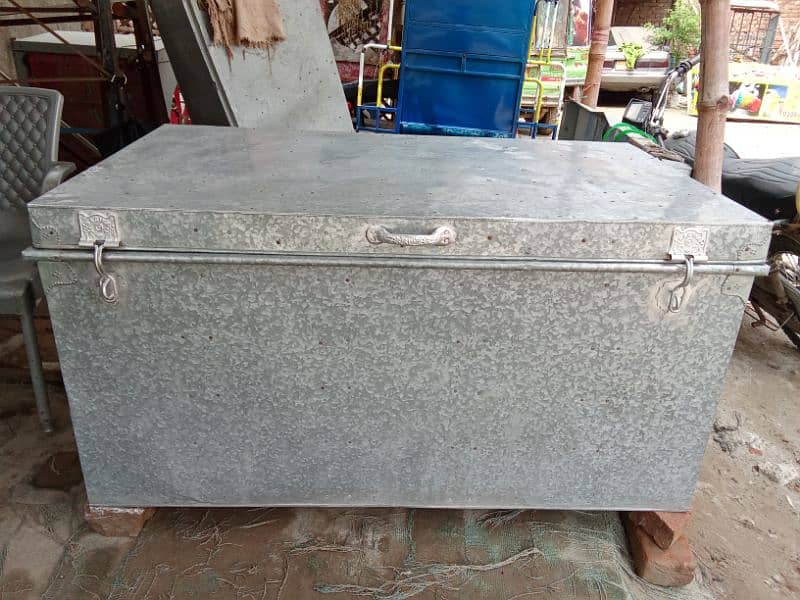 5 foot Paiti Trunk Available for sale in very Cheap Rates 15