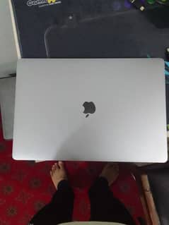 MacBook pro 2019 16 inch 32gb/ 1 tb i9 9880h