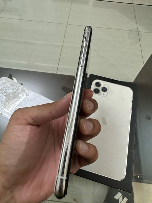 iPhone 11 Pro Max 256GB (9/10 Condition) | Non PTA 5