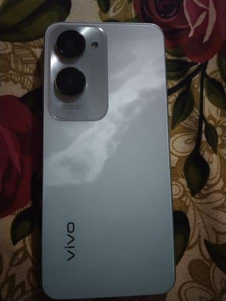 vivo y 18 ram 4 128 1 month use 11months wranty my contact 03293081271 7