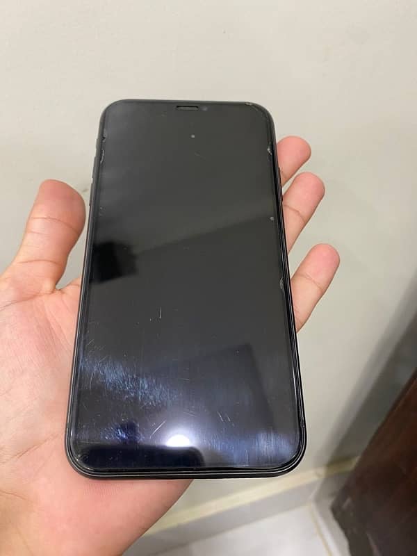 IPhone 11 Rs. 55k 8