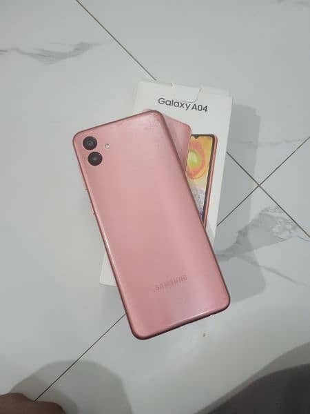 samsyng galaxy A04 condition  10/9 with box charger 4