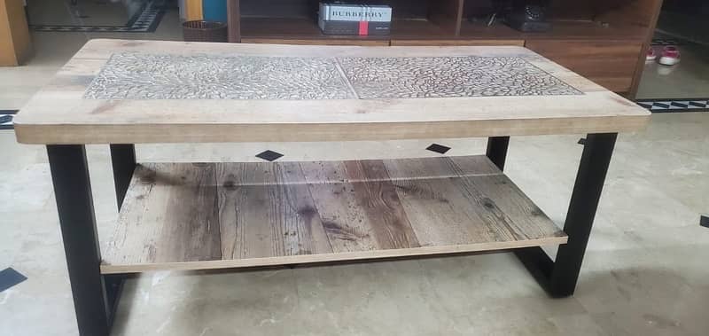 Almost New Center Table in Excellent Condition – PKR 15,000 1