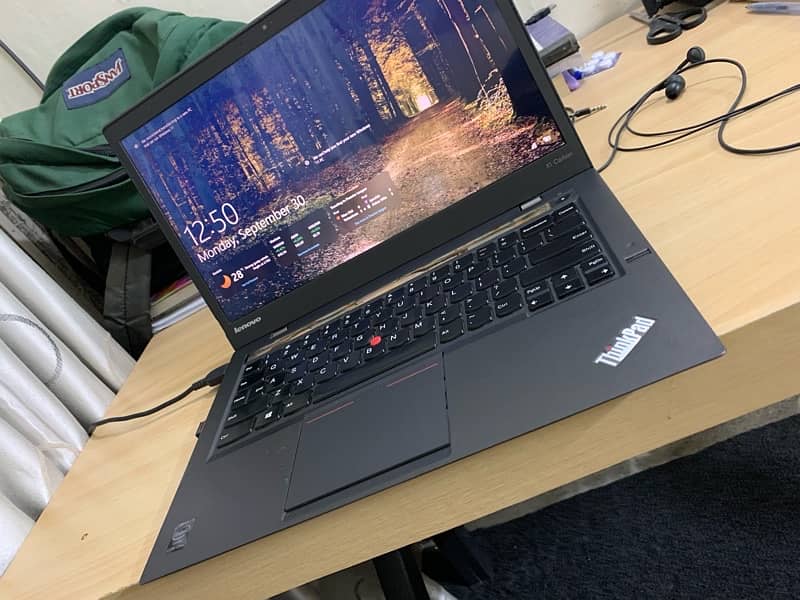 Lenovo x1 carbon i7 4th generation 10/9 With lenovo charger 2