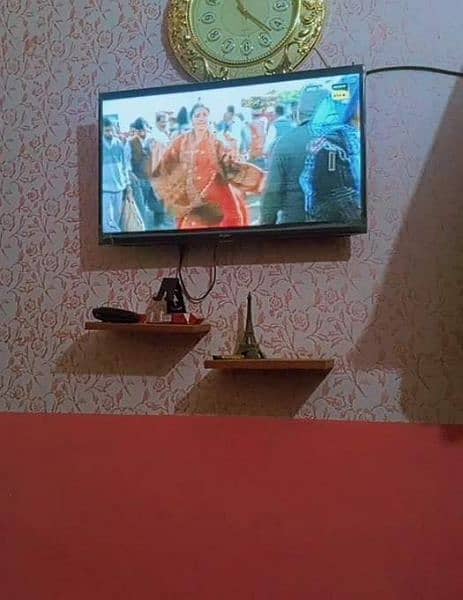 led tv 1 year used urgent sale 20000/= 0