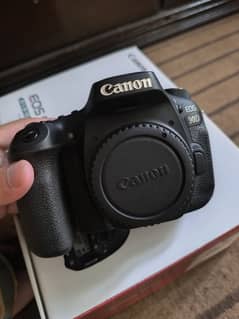 Canon  EOS 90 D