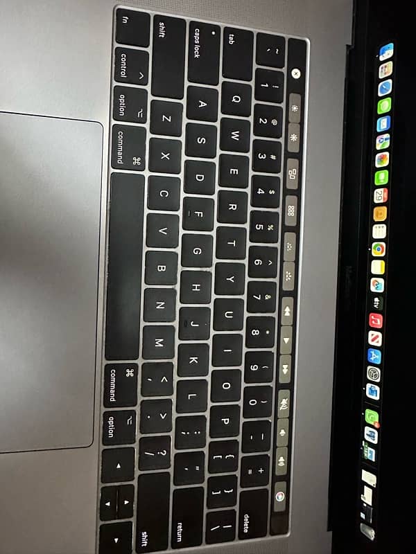 macbook pro quad core i7 16/256 15” 2