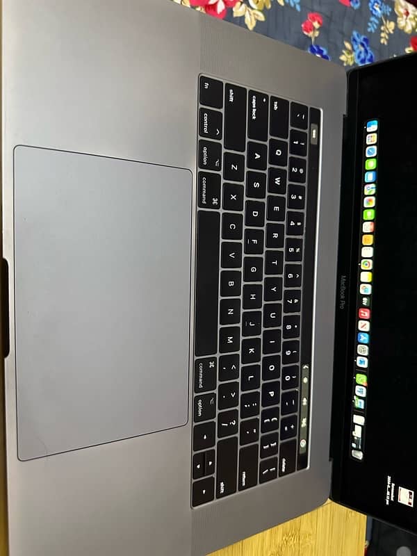 macbook pro quad core i7 16/256 15” 3