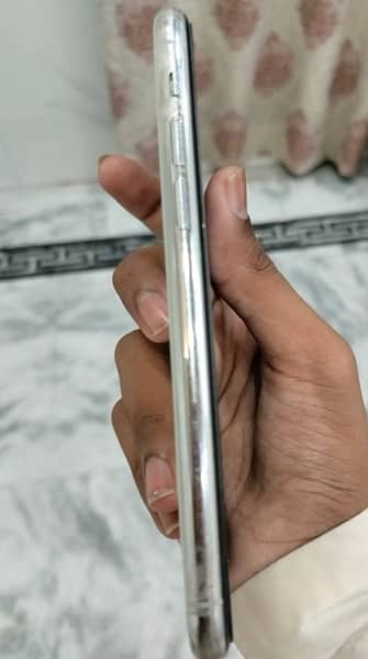 iphone 11 pro 256 gb factory unlock  silver colour 1