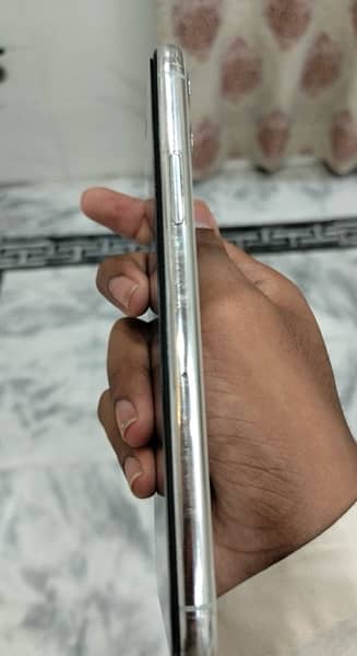 iphone 11 pro 256 gb factory unlock  silver colour 4