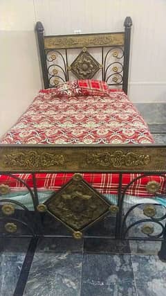 Single bed for sale 17000 Rs