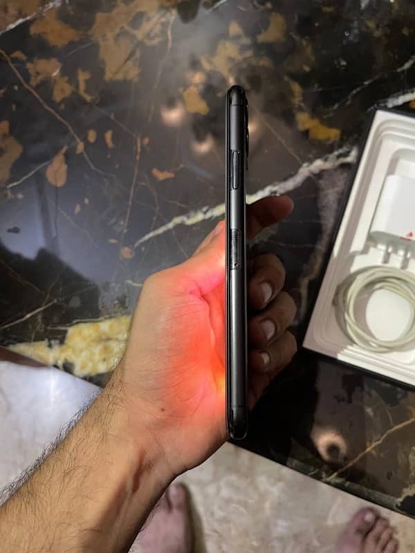 iphone 11 pro max 256gb pta approved 5