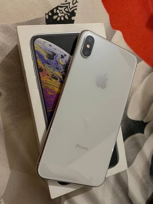 Iphone xs max 64/GB  with box 1