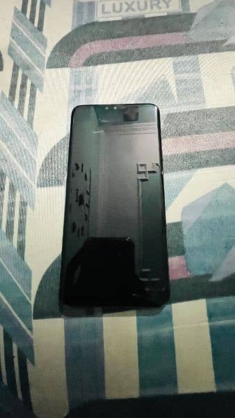 lg v40 thing urgent sale 10/9 condition 3