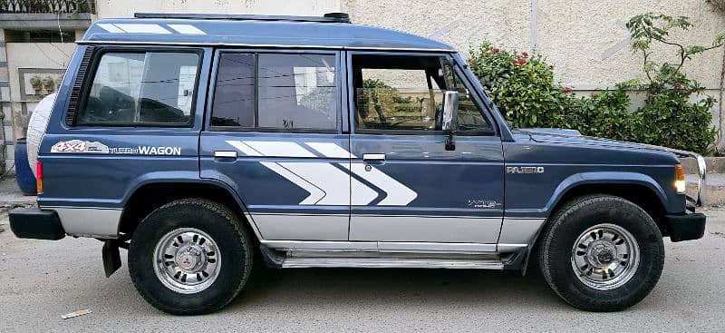 Mitsubishi Pajero 1990 excellent condition 2