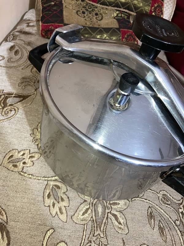 Pressure cooker like new 1