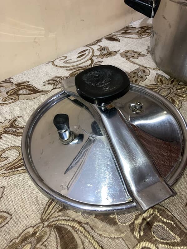 Pressure cooker like new 5