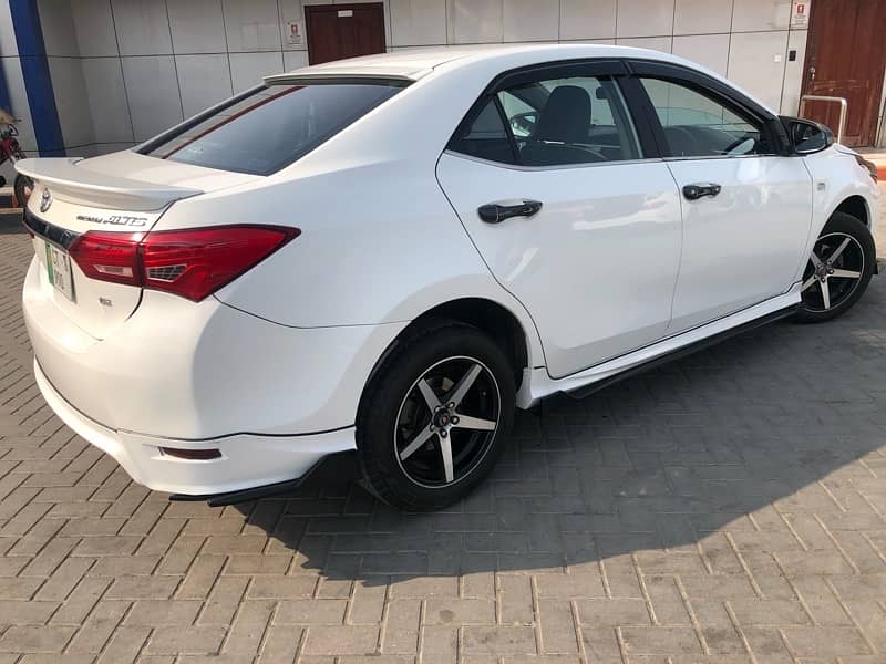 Toyota Corolla Altis 2016 1