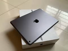 JUST LIKE NEW Apple iPad 8 Generation 32gb Grey with Box 0