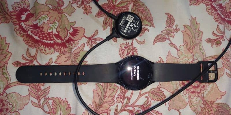 Watch 5 40m Untouch Condition 10/10 With original Charger 2