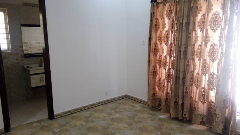 10 MARLA UPPER PORTION IS UP FOR RENT 9