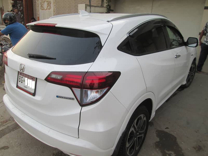 Honda Vezel 2015 Import 2017, Z Package Full Option,. O3OO, 2357, 826 10