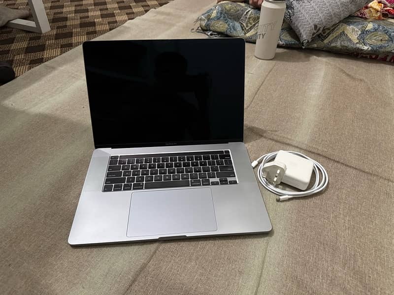 Macbook PRO 2019 16 Inch 16GB 512GB SSD 4