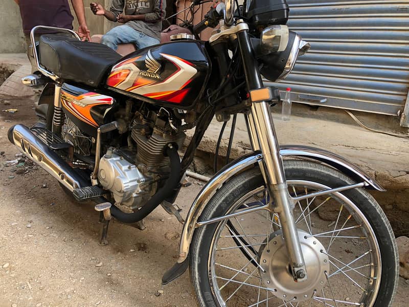 Honda CG 125 2/0/2/2 month 6 Karachi nmbr full genuine 3