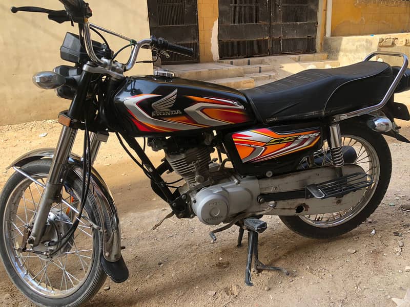 Honda CG 125 2/0/2/2 month 6 Karachi nmbr full genuine 5