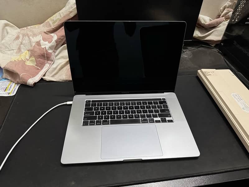 Apple Macbook PRO - 16 Inch - 19 Model- 16GB - 512GB 4