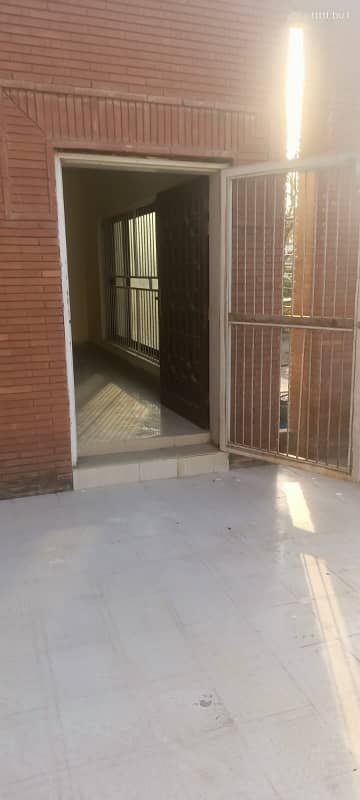 1 kanal double storey house for rent ofice use 6