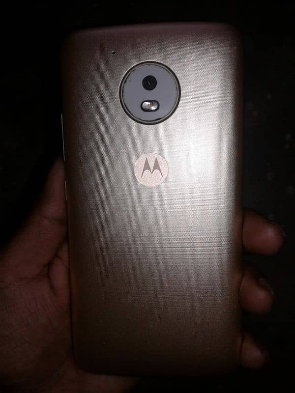 moto E4 0