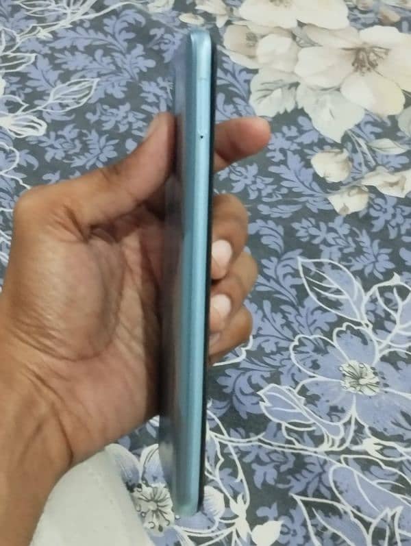 realme 4