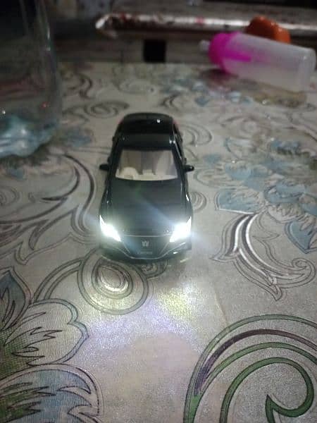 Toyota cronw toy cars 1