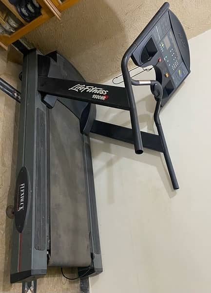 Life Fitness 9500HR Treadmill 1