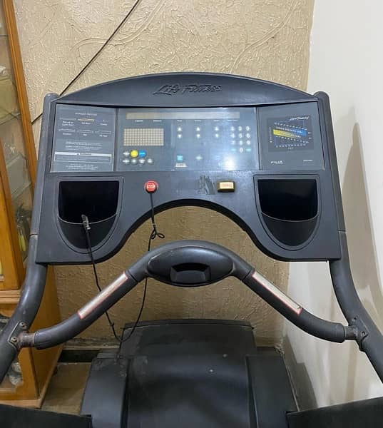 Life Fitness 9500HR Treadmill 2