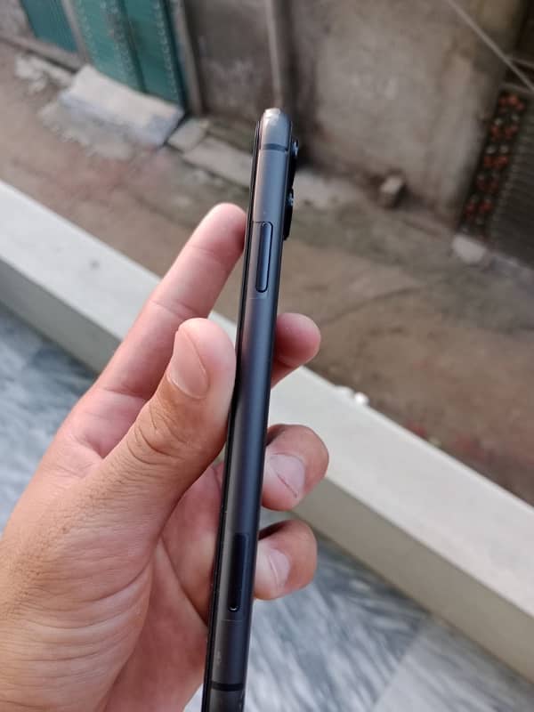 iPhone 11 64gb NON PTA 3