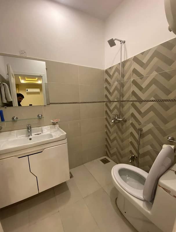 1 Bedroom VIP Full furnish flat per day available in Bahria town Lahore 4