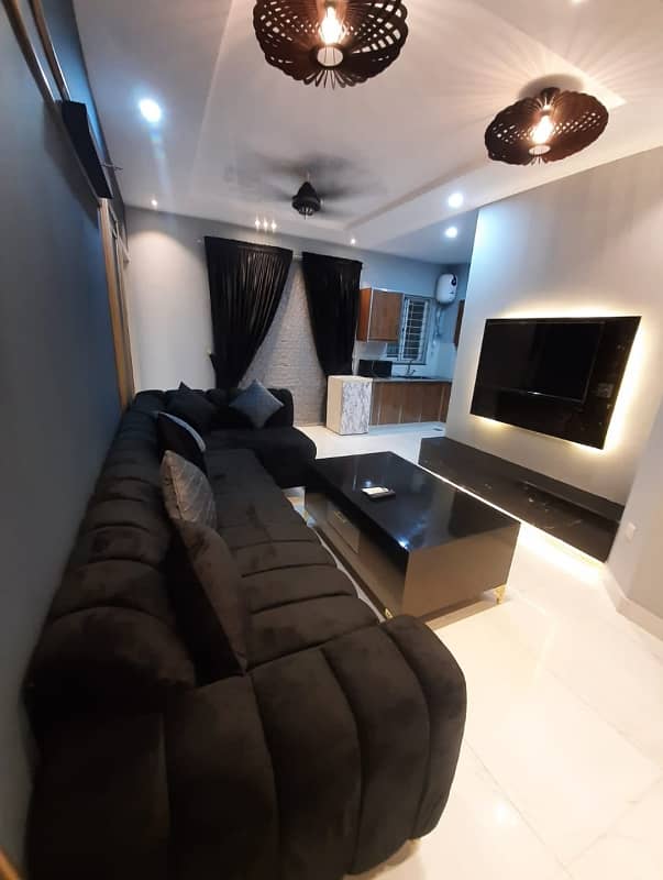 1 Bedroom VIP Full furnish flat per day available in Bahria town Lahore 7