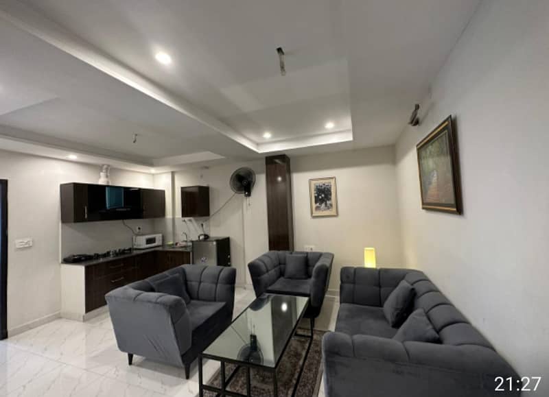 1 Bedroom VIP Full furnish flat per day available in Bahria town Lahore 5