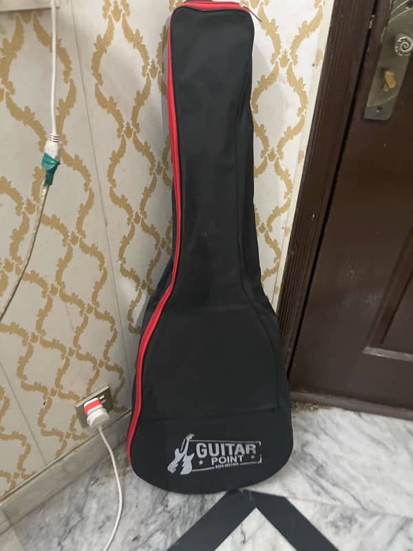 jumbo new professional  guitar  10/10  with bag and all accessories 9