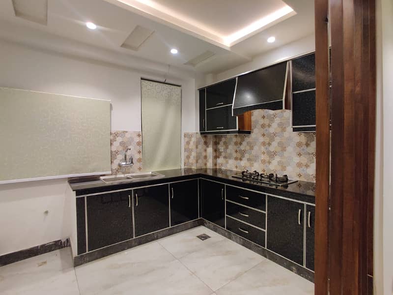 1 Bedroom VIP Full furnish flat per day available in Bahria town Lahore 13